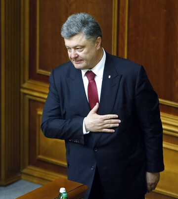 Порошенко был недоволен собой и пообещал Яценюку перемены: подробности обращения к Раде