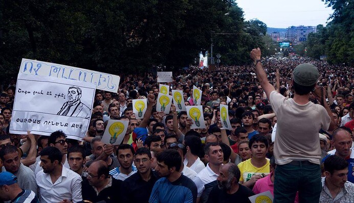 Только один антироссийский лозунг: участники протестов в Армении о своем 