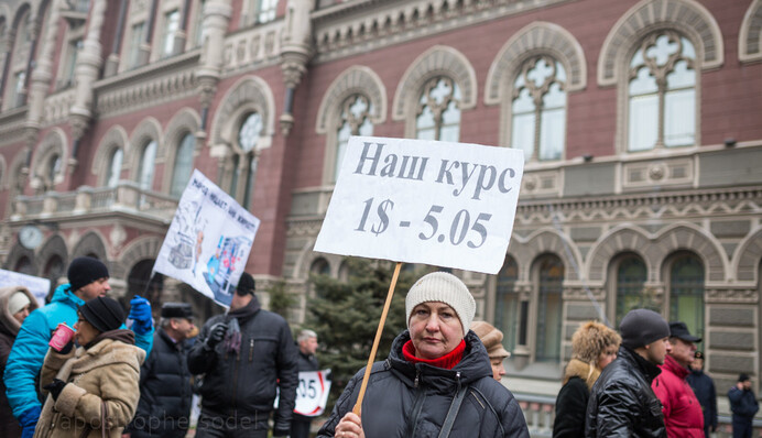 Ночь гнева и позора: реакция соцсетей на скандальный закон о валютных кредитах