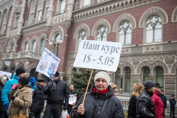 Ночь гнева и позора: реакция соцсетей на скандальный закон о валютных кредитах