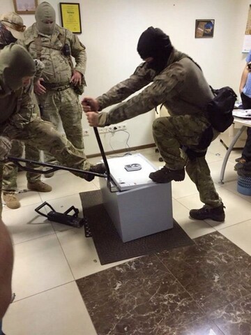 Ковер из валюты: реакция соцсетей на скандал в ГПУ