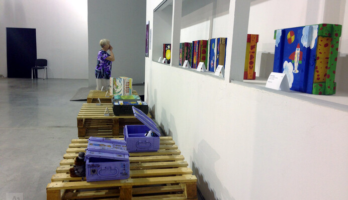 В Киеве показали, как ящики из-под снарядов стали произведениями искусства: опубликованы фото