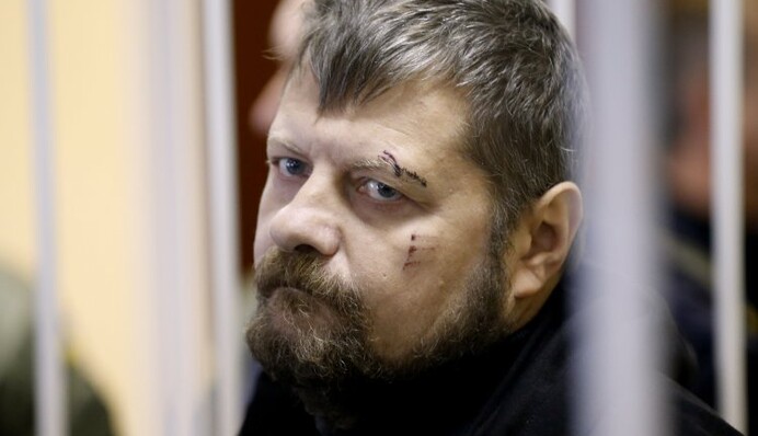 ​В аэропорту произошел инцидент между Новинским и журналистами: опубликовано видео