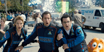 Украинцам показали потешное вторжение и праздничный налет на Землю