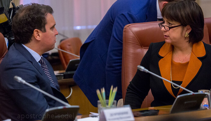 В Кабмине назревает конфликт между двумя министерствами