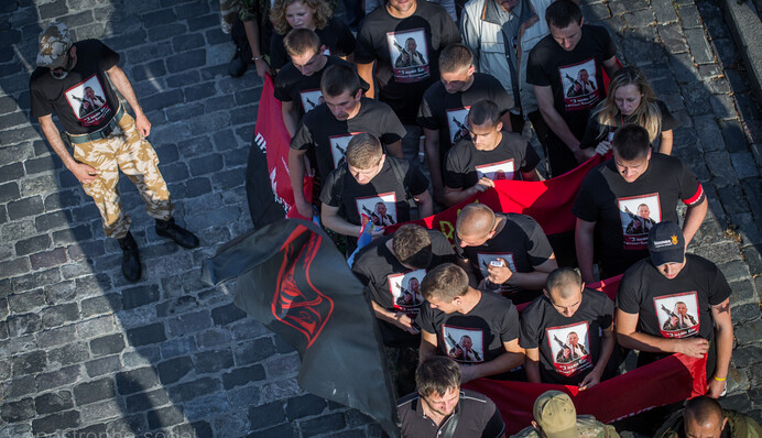 Мальчиков не распинали, но Ярош устал: соцсети о вече 