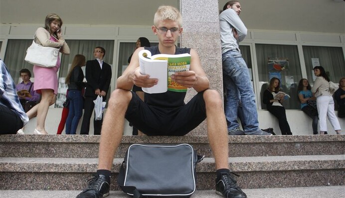 Учиться стало дороже: самые популярные вузы Украины и цены. Инфографика