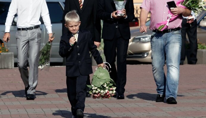 Сколько стоит собрать ребенка в школу. Цены и инфографика