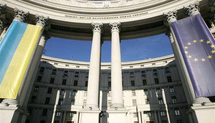 МИД без реформ: почему Украина теряет позиции в переговорах по Донбассу