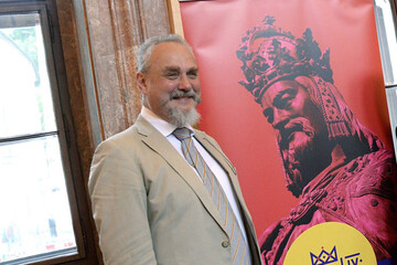 Переговоры об уходе России с Донбасса уже идут,— историк из РФ