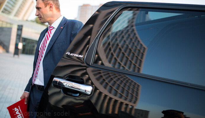 Интриги выборов: между Порошенко и Кличко проблемы, а люди Коломойского рвутся в Киев