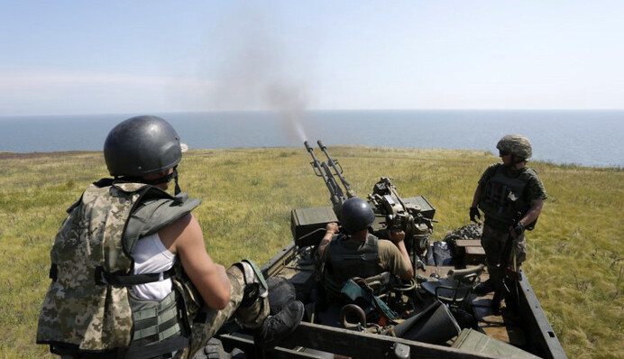 Война на Донбассе: названы три направления возможного наступления боевиков