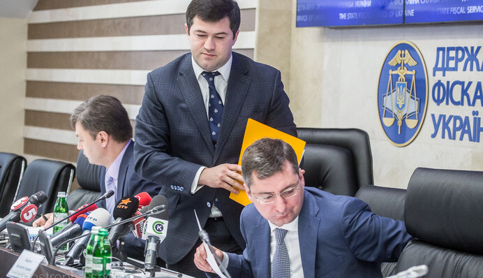 Громкий скандал в Кабмине: подробности увольнения Ликарчука