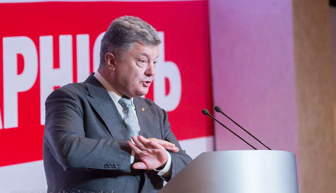 Вокруг Порошенко столпились враги, которые ждут, когда он споткнется