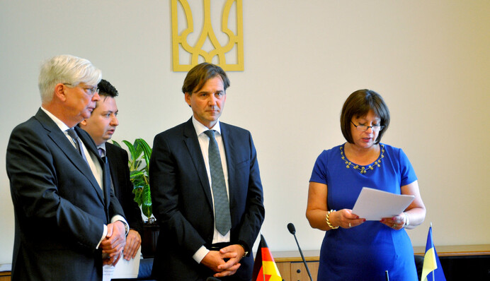 Германия даст Украине денег, чтобы рассчитаться с долгами: эксклюзивные детали сделки