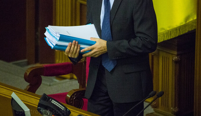 Кабмин внес в Раду 