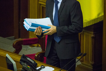 Кабмин внес в Раду "пустой" бюджет: три причины, по которым власть тянет время