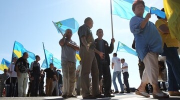 Пусть их кормят "зеленые человечки": соцсети об итогах первого дня блокады Крыма