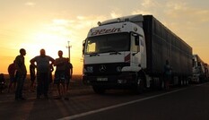 Нет продуктов, чтобы трактором давить: блокада Крыма продолжает будоражить соцсети