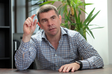 Ситуация патовая, когда один работающий кормит десятерых пенсионеров, — Думчев