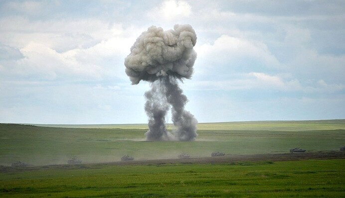 Частная разведка США показала новые фото российских танков и авиации в Сирии