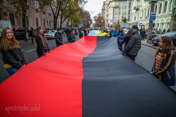 Путин с автоматом и портреты Бандеры: самые яркие фото "Марша Героев" в Киеве