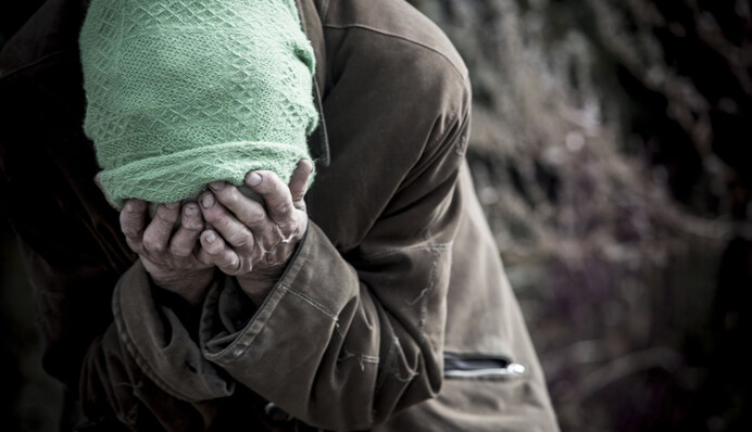 Когда вижу солдат, прошу кусочек хлеба: фото и видео из поселка-призрака на Донбассе