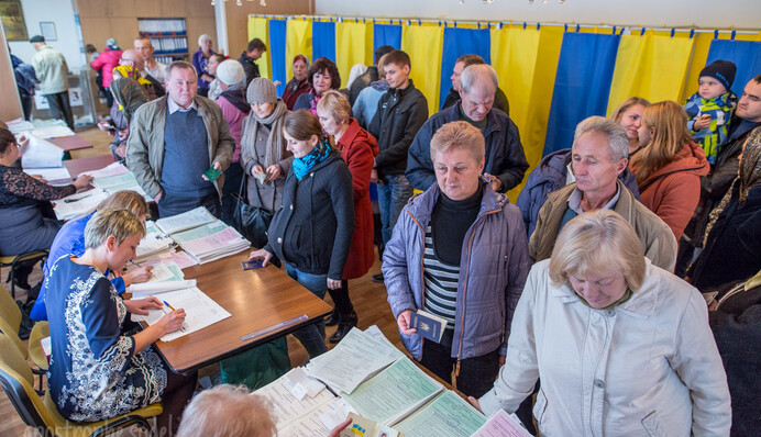 Большие проблемы на Донбассе и анекдот с Чубаккой в Одессе: как голосовала Украина