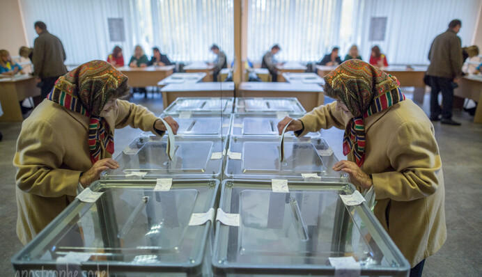 Были даже очереди: яркие фото того, как украинцы голосовали на выборах