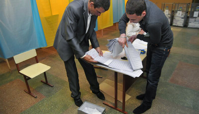 Порошенко остался при своих: главные итоги местных выборов в Украине