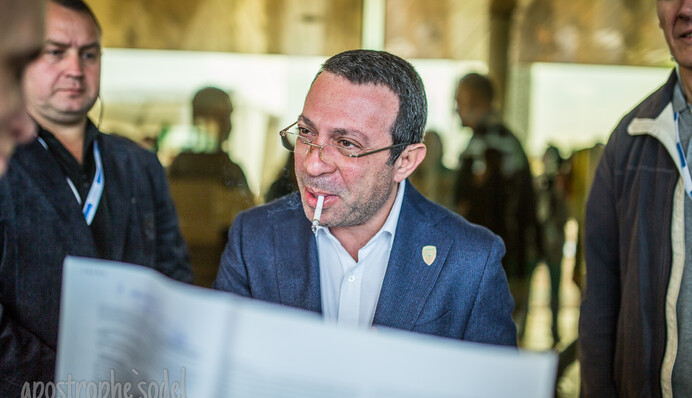 Зачем задержали Корбана: версии людей Порошенко и Коломойского