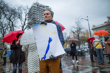 Депутаты опять провалили безвизовый режим с ЕС: опубликованы фото акции под Радой