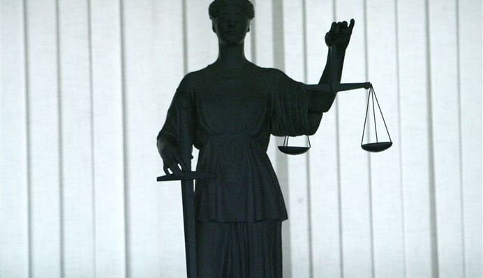 Зачем у Порошенко нужно забрать суды