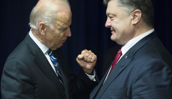 Под Яценюком может зашататься кресло: зачем в Украину едет Байден