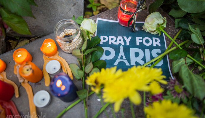 Страшнее войны: соцсети о причинах и последствиях терактов в Париже