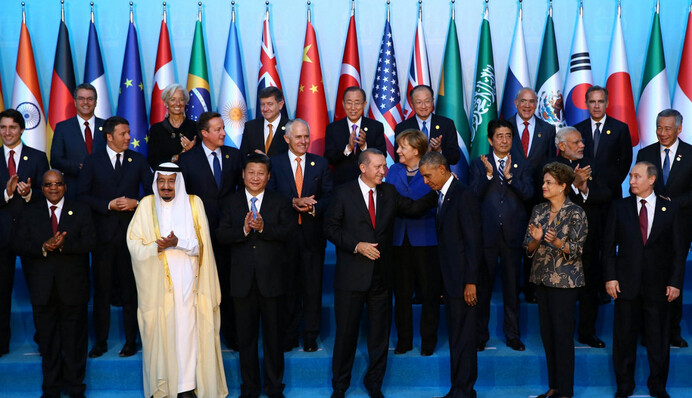 Путина выводят из изоляции, но Украину он не получит