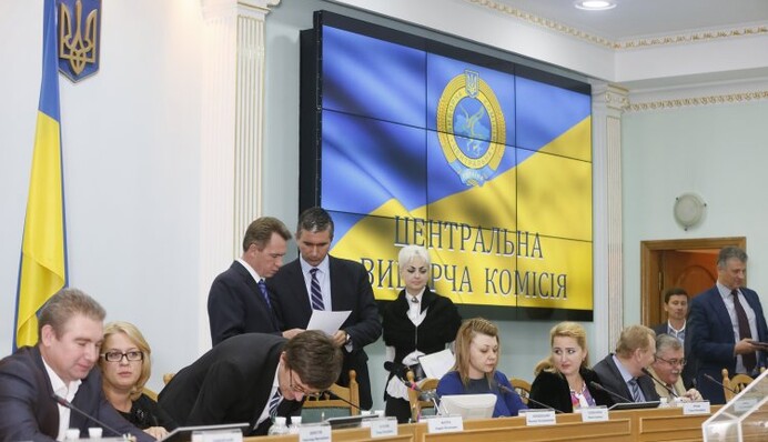 Порошенко хочет получить ЦИК и торгуется с партией Яценюка