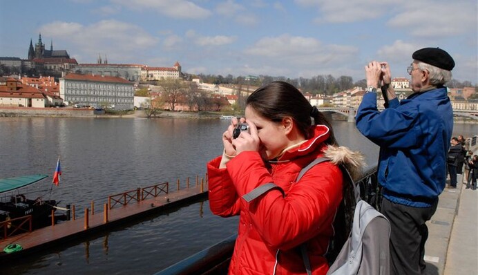 Страшно и нет перспектив: почему украинцы едут в Россию и Европу