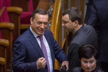 Яценюк жертвует "ферзем", чтобы избежать отставки