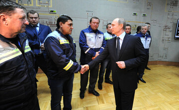 Светнаш: соцсети резко высмеяли визит Путина в Крым