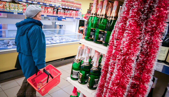 На игрушки денег нет: во сколько украинцам обойдется стол на Новый год. Инфографика