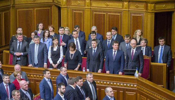 Яценюку нашли двух сменщиков, но он удерживает кресло