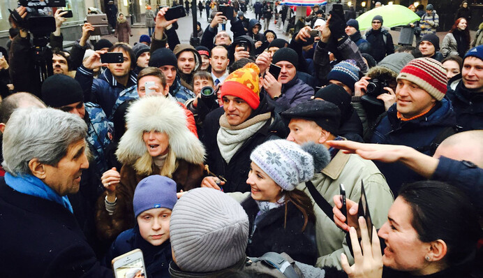 Бомбить мы тебя, Вова, не будем: соцсети посмеялись над Путиным после визита Керри