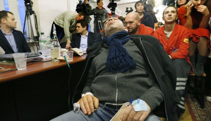 У Порошенко теперь есть своя "Юля": соцсети бурно обсуждают суд над Корбаном