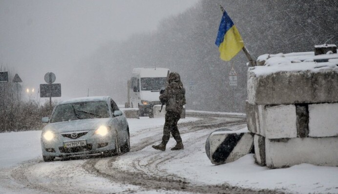 Холодный фронт: наступивших в Украине морозов не выдерживает даже техника