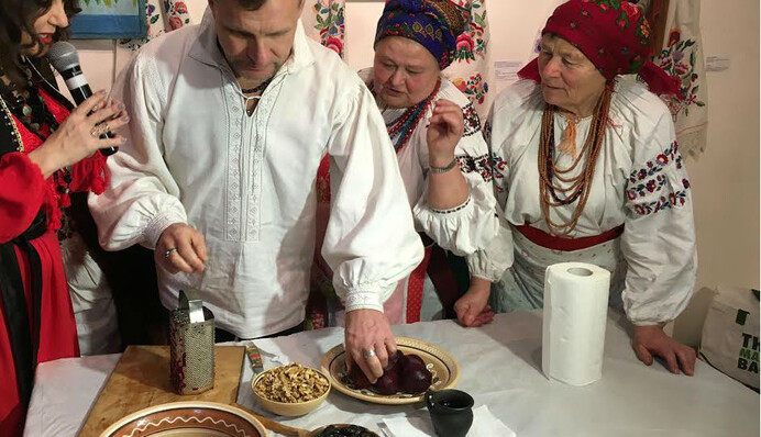 Скрипка готовил особую кутью, а Лобода водила хоровод: как звезды встретили Новый год и Рождество