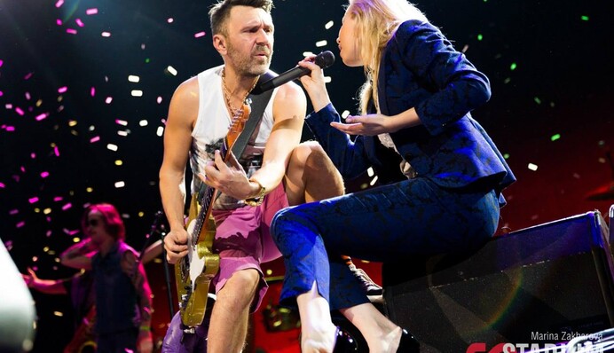 Рок-группа представила клип о простой российской девушке: сети в восторге