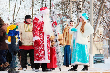 В России шокировали детей беременной Снегурочкой