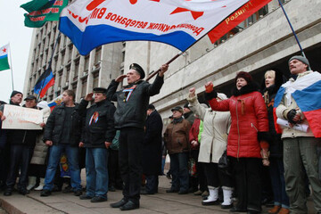 Восток Украины уничтожает сам себя, а Россия проигрывает войну, — писатель