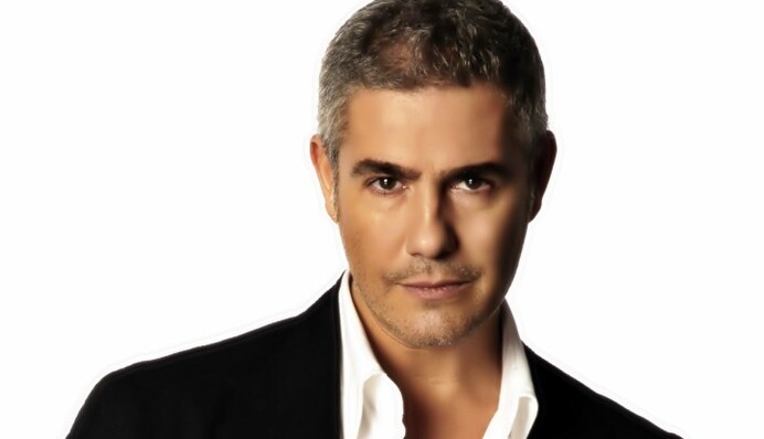 Известный итальянский певец попадет под запрет в Украине